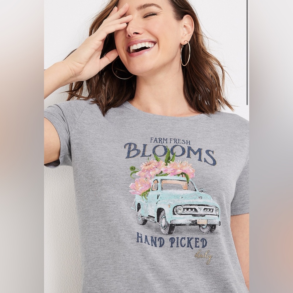 Maurice’s Spring floral tee size small